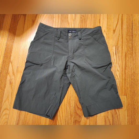Arc'teryx Pants - Arc'teryx Vintage ish Shorts size 10